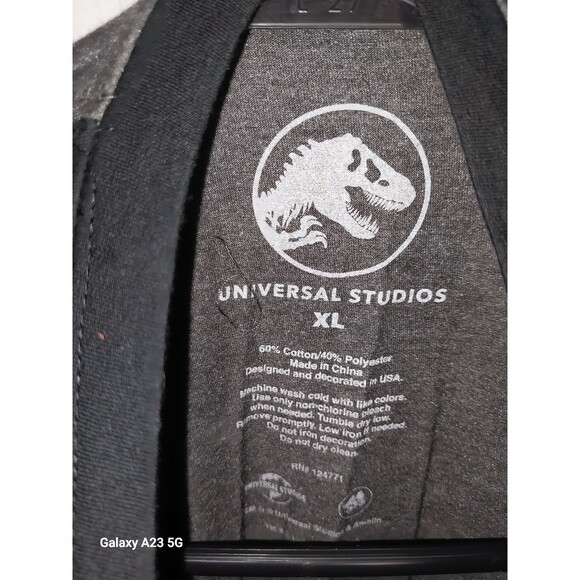 Jurassic World Universal Studios XL Men's Black Gray Shirt - Picture 3 of 4